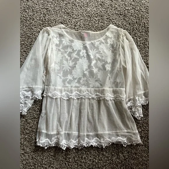 Sheer Vince Camuto lace top - Picture 4 of 4